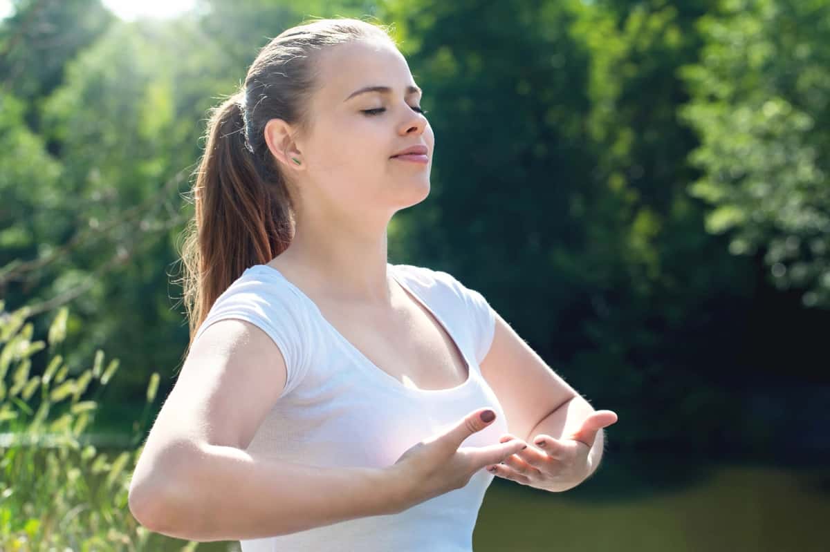 Yoga qilayotgan ayol | Woman doing yoga 1