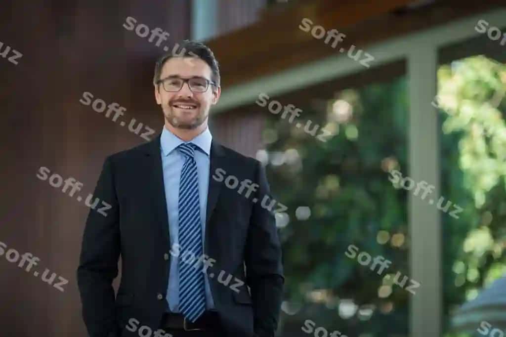 Portret baxtli biznesmen | Portrait happy businessman