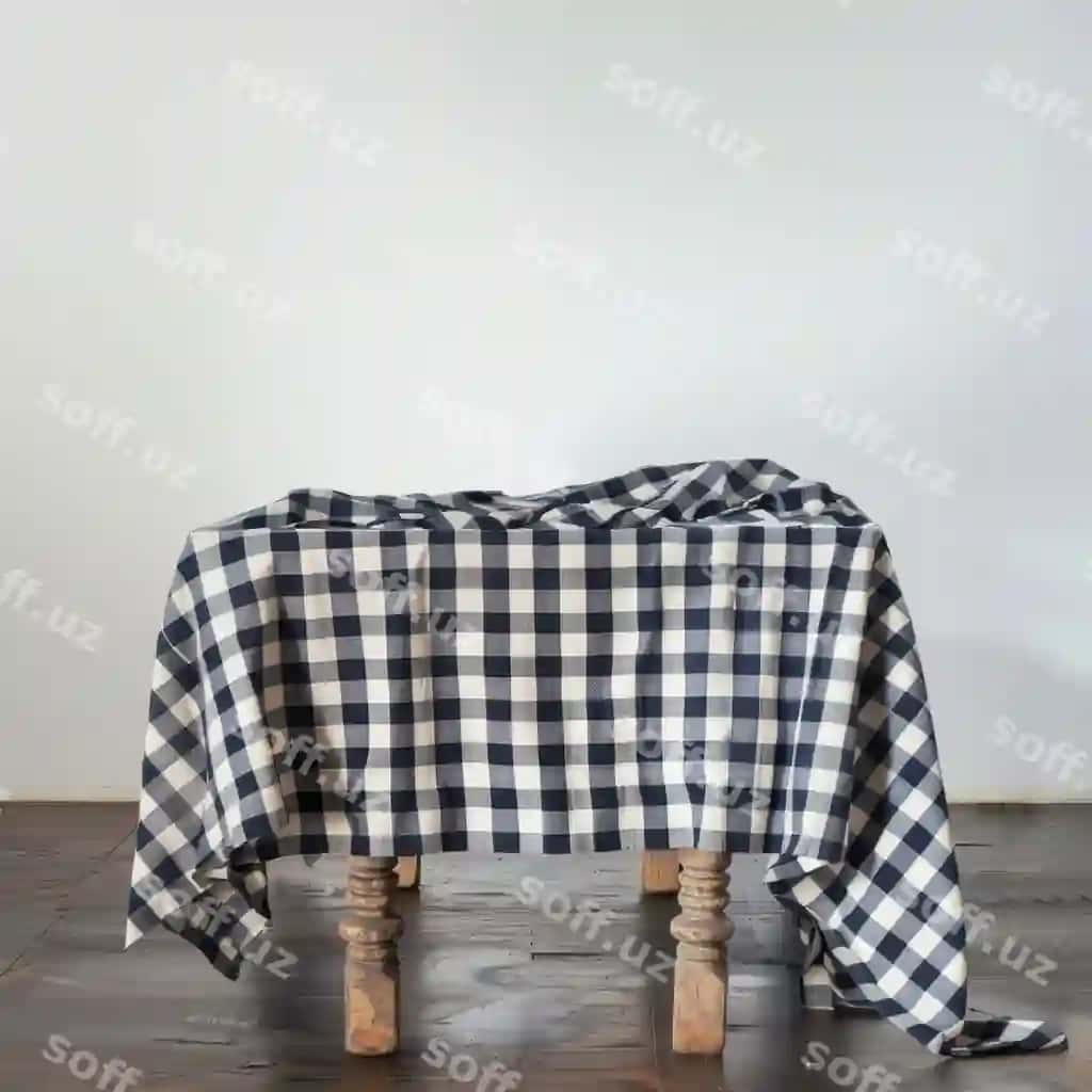 Stol plaid qop, unda 'Stol' so'zi yozilgan. | Table with plaid cover that says table