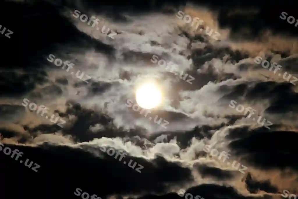 Pastoral arqatli ko'rinish dramatik osmon kecha | Low angle view dramatic sky night