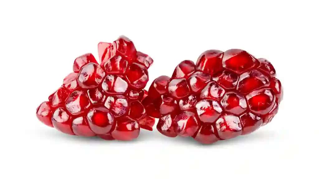 Anor urug'lari oq izolyatsiya qilingan | Pomegranate seeds isolated white
