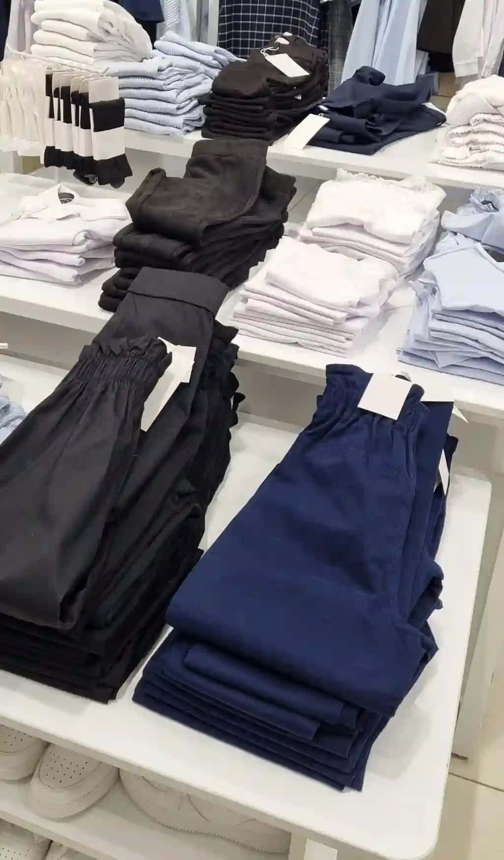 Kiyimlar javon do'kon shaklidir | Clothes are shelf store form