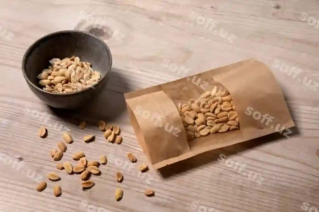 Ochilgan ovqat pocta namunasi | Opened food pouch mockup