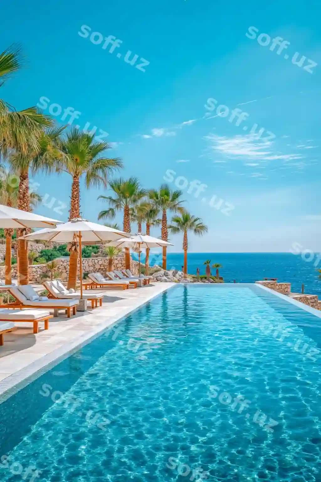 Katta hovuz rucheylar, shlypkalar va okey bilan | Large swimming pool with lounge chairs umbrellas ocean