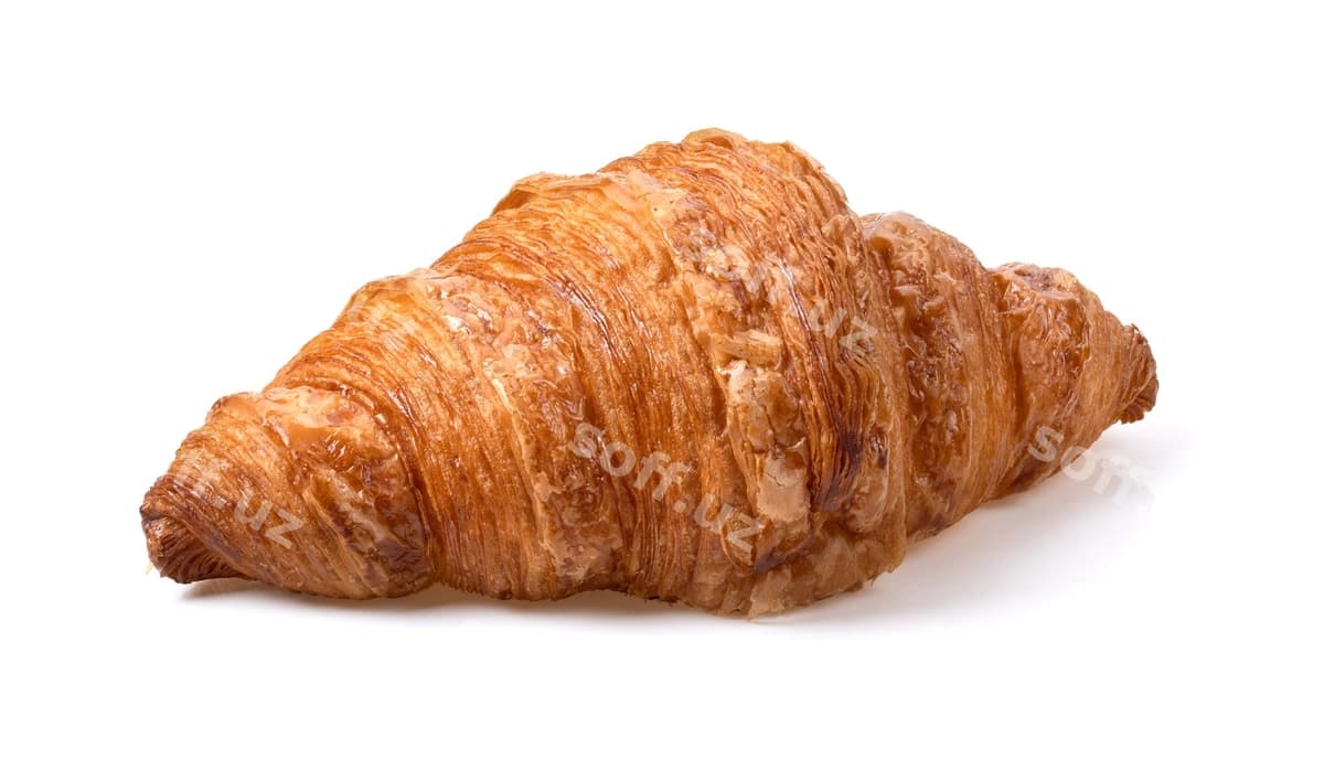 Croissant dala olindi oq fonda | Croissant isolated white background