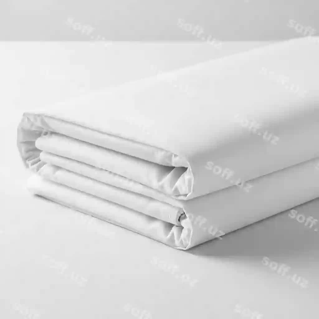 Yigilgan oq dog'rlangan yotoq chinnilari oq yuzda len | Stacked white folded bed sheets white surface linen